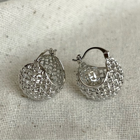 LAST 1 🔥 Basketweave Huggie Earrings Silver Tone Luxury Jewelry - Picture 2 of 7